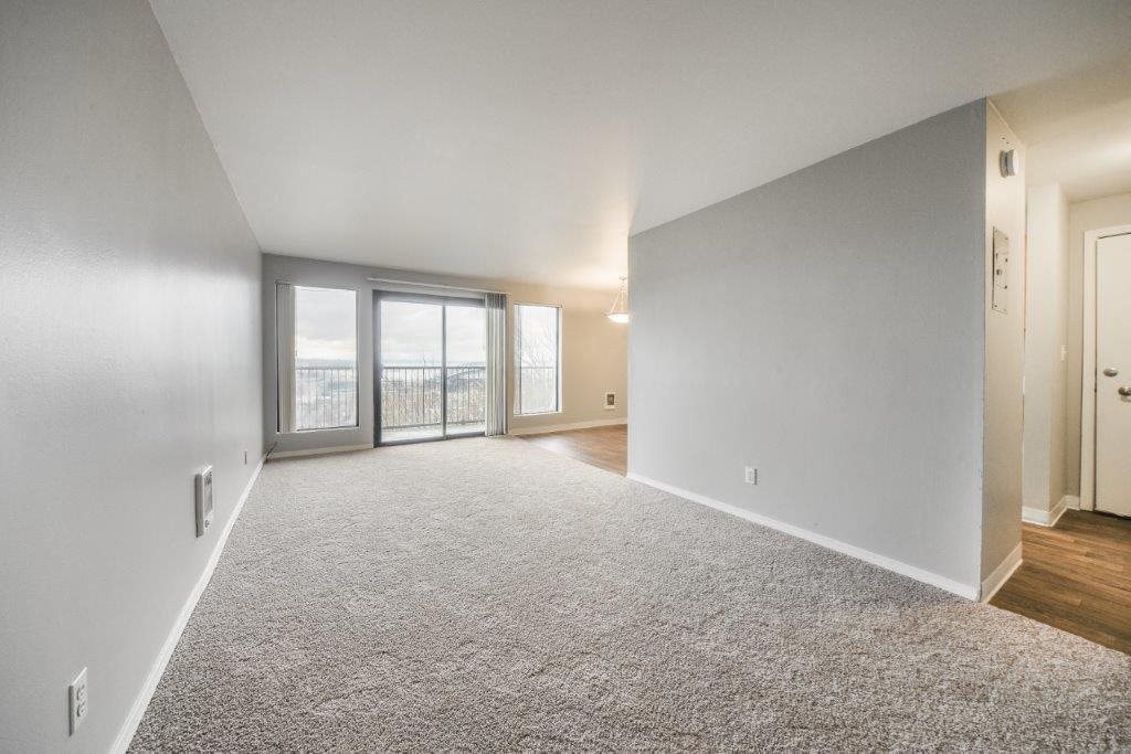 Beacon View Apartments Living Room and Front Entrance